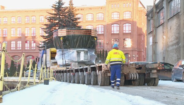130 ton na naczepie Makuwy i nocne pilotów rozmowy